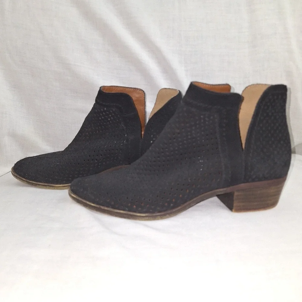 Y2K Grunge Whimsigoth Lucky Brand Black 9M Perforated Suede Basel Ankle Booties